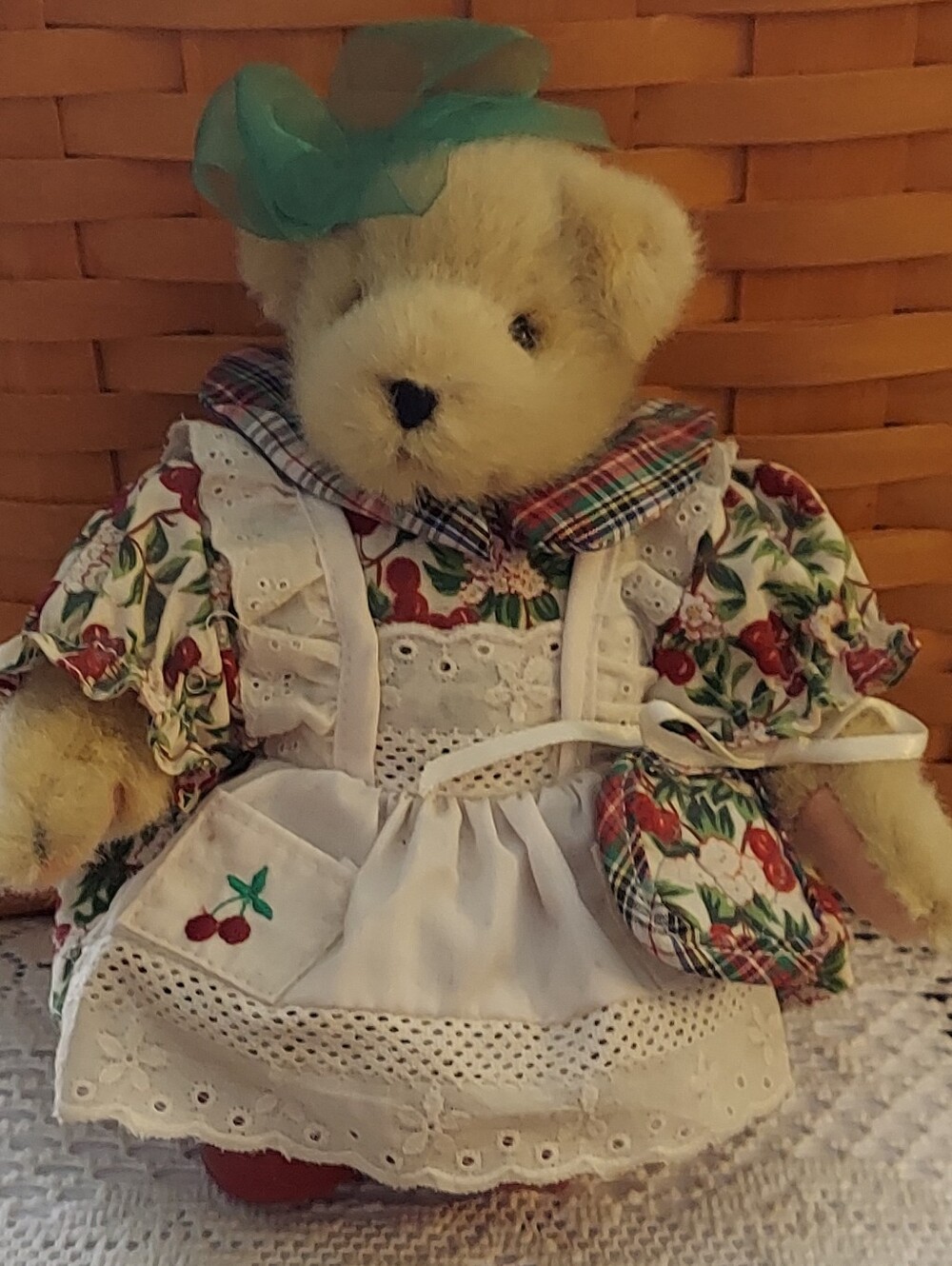 Muffy Vanderbear "Cherry Pie"